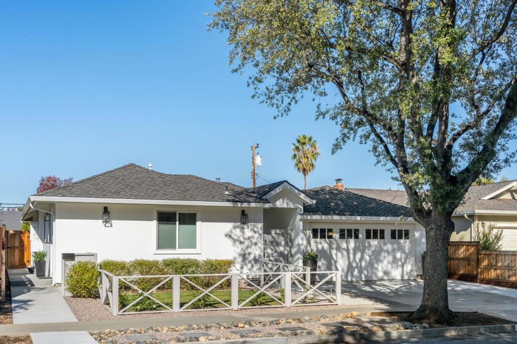 1641 Hyacinth Lane Property Photo 4