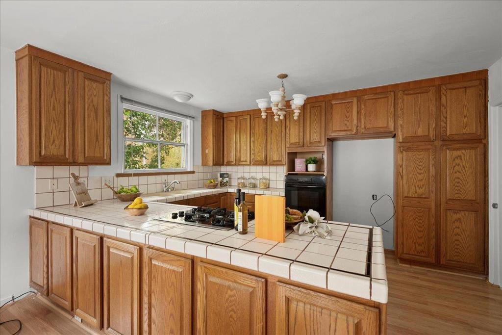 35 Montgomery Street Property Photo 9