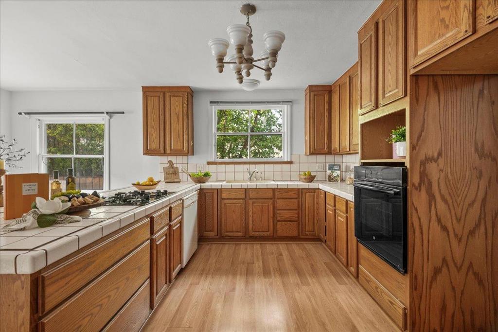 35 Montgomery Street Property Photo 10