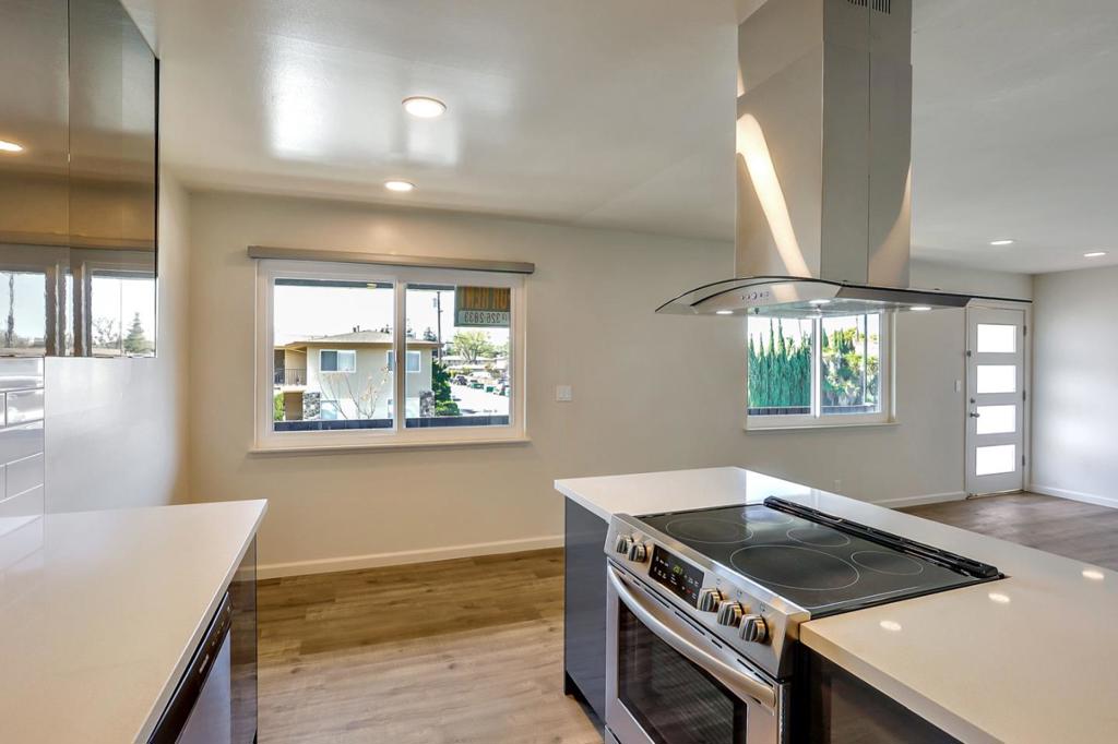 1727 Marco Polo Way Property Photo 8