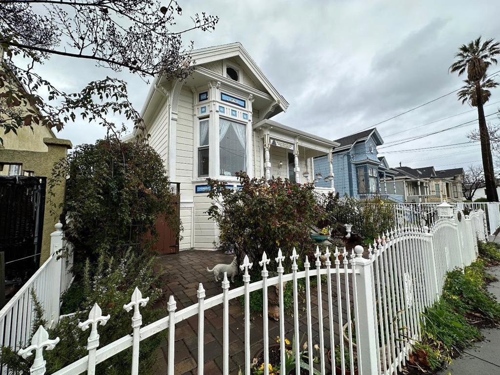 269 E Saint James Street Property Photo 2