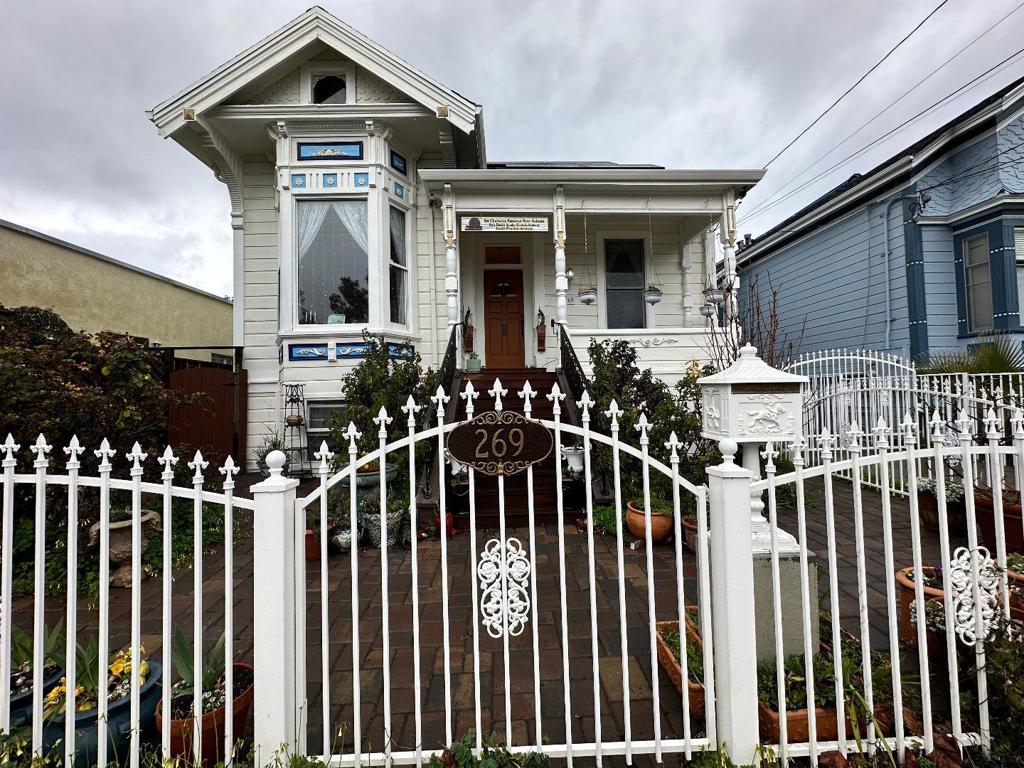 269 E Saint James Street Property Photo 3
