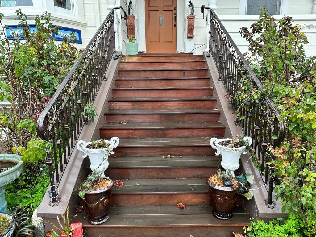 269 E Saint James Street Property Photo 6