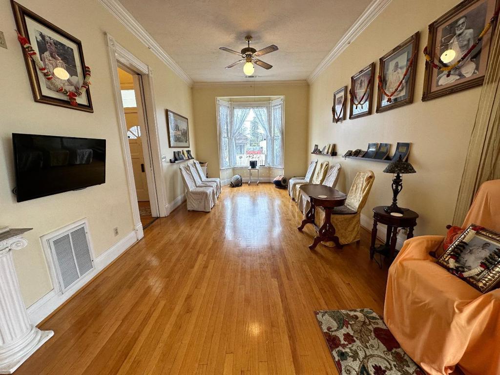 269 E Saint James Street Property Photo 14