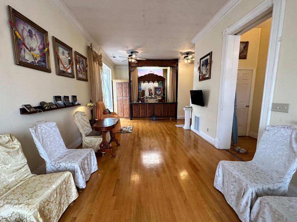 269 E Saint James Street Property Photo 16