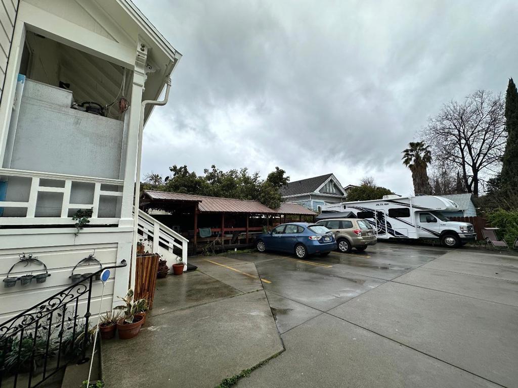 269 E Saint James Street Property Photo 43