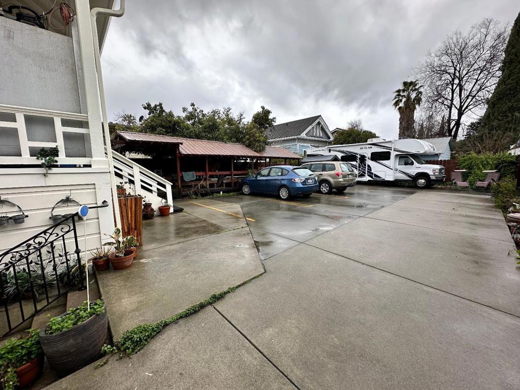 269 E Saint James Street Property Photo 44