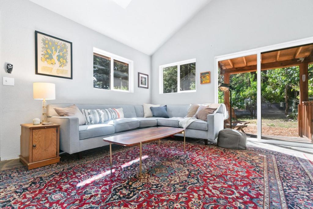 6121 Fern Flat Road Property Photo 4