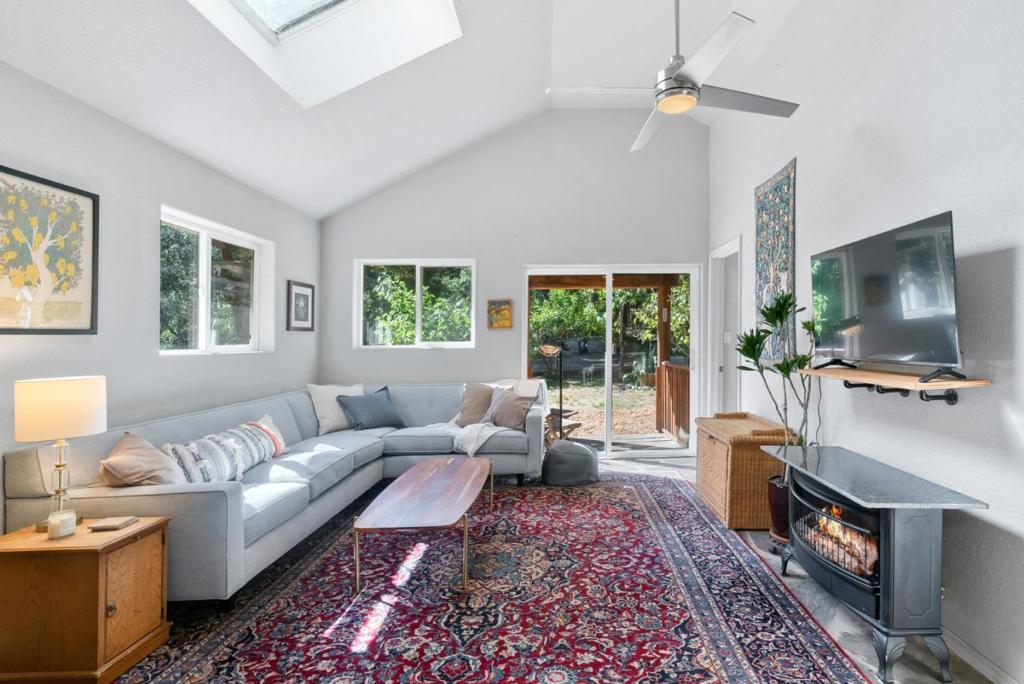 6121 Fern Flat Road Property Photo 8