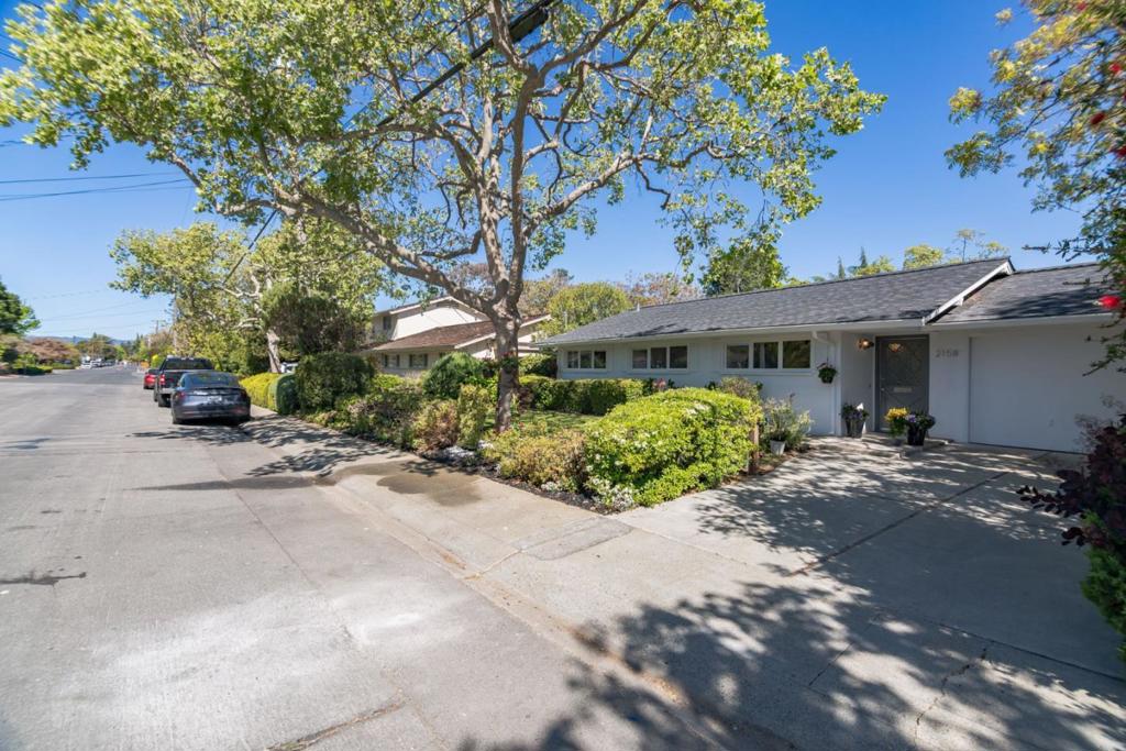 2158 Jardin Drive Property Photo 3