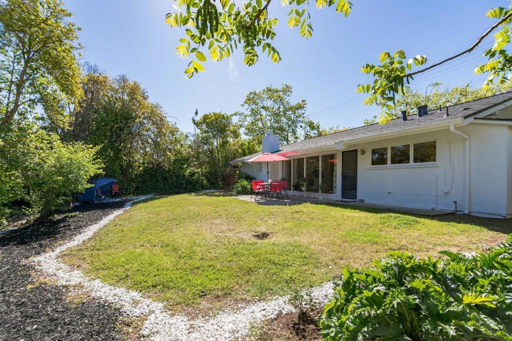 2158 Jardin Drive Property Photo 5