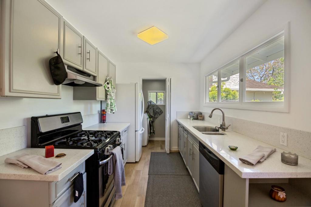 2158 Jardin Drive Property Photo 13