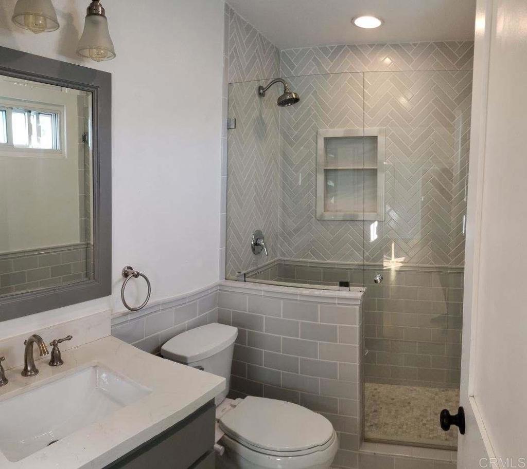 2957 Columbia St. 2x Property Photo 9