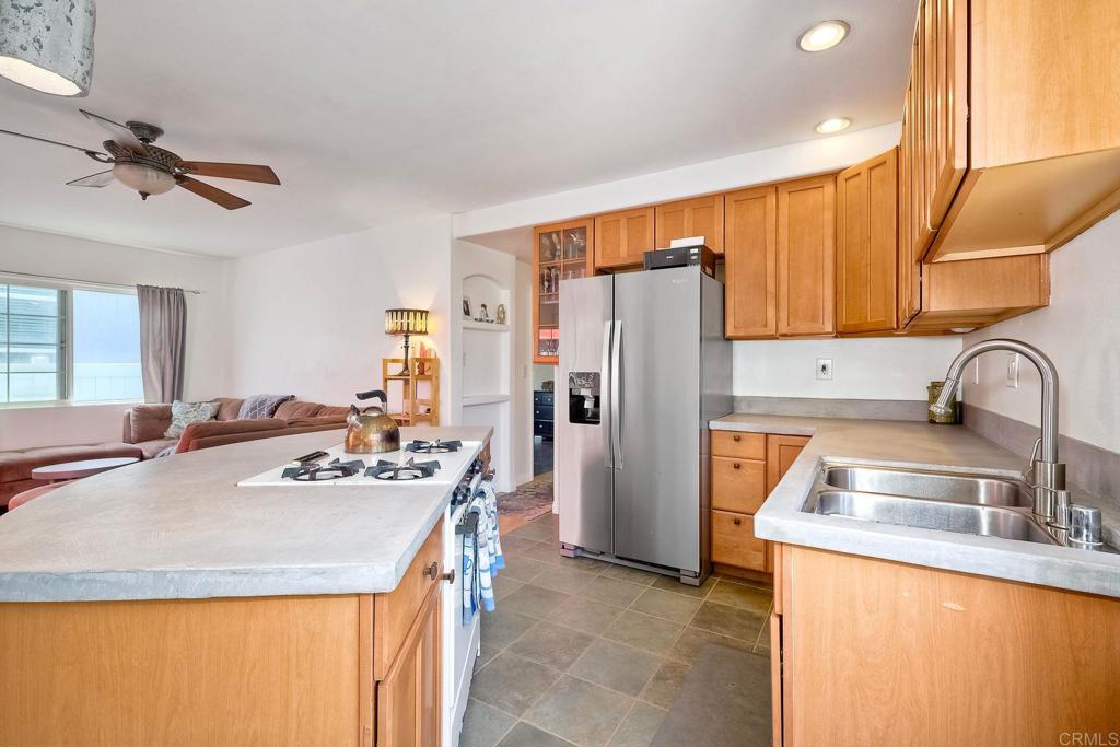 155 W Jason Street 6 Property Photo 7