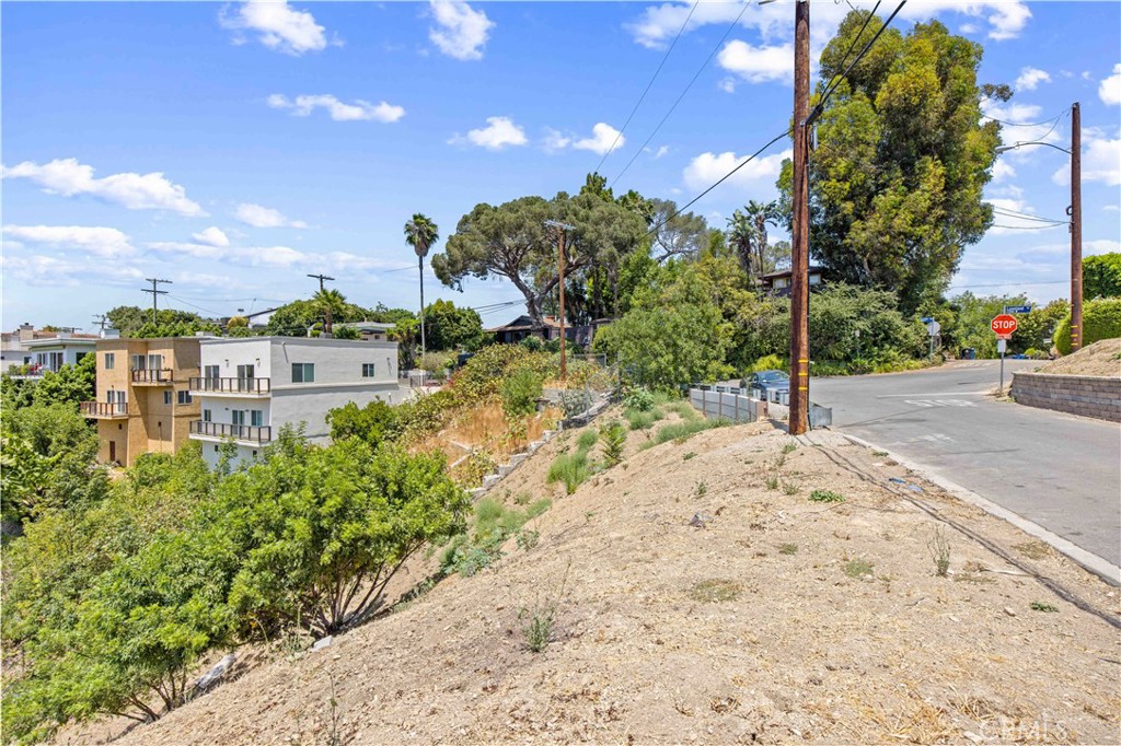 3825 Cazador Street Property Photo 4