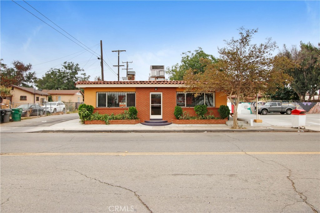 222 E 3rd Street Property Photo
