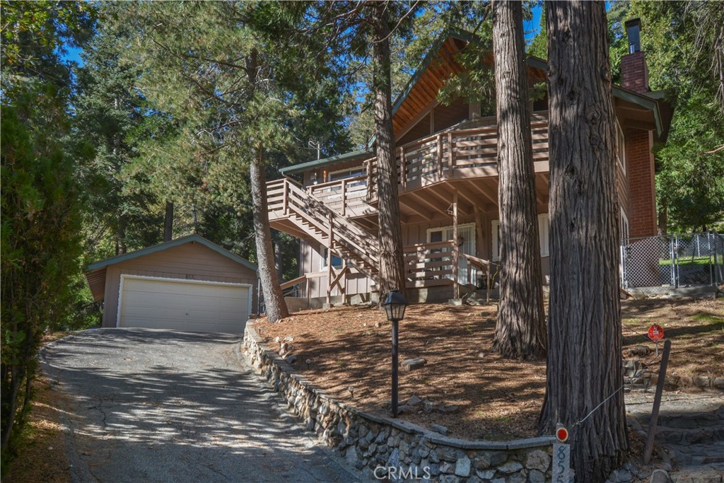 855 Bergschrund Drive Property Photo 1