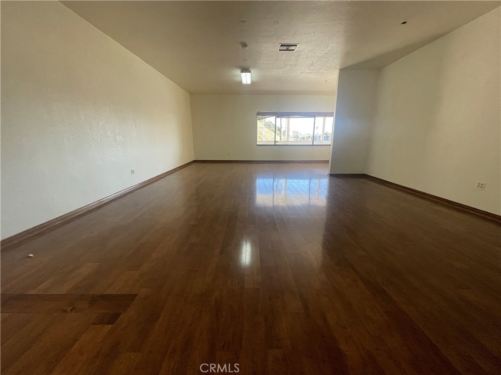 165 Culver D Property Photo