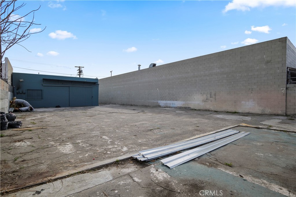 11023 Sherman Way Property Photo 10