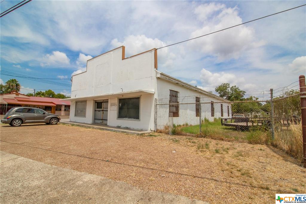 1302 E Commercial Street Property Photo 1
