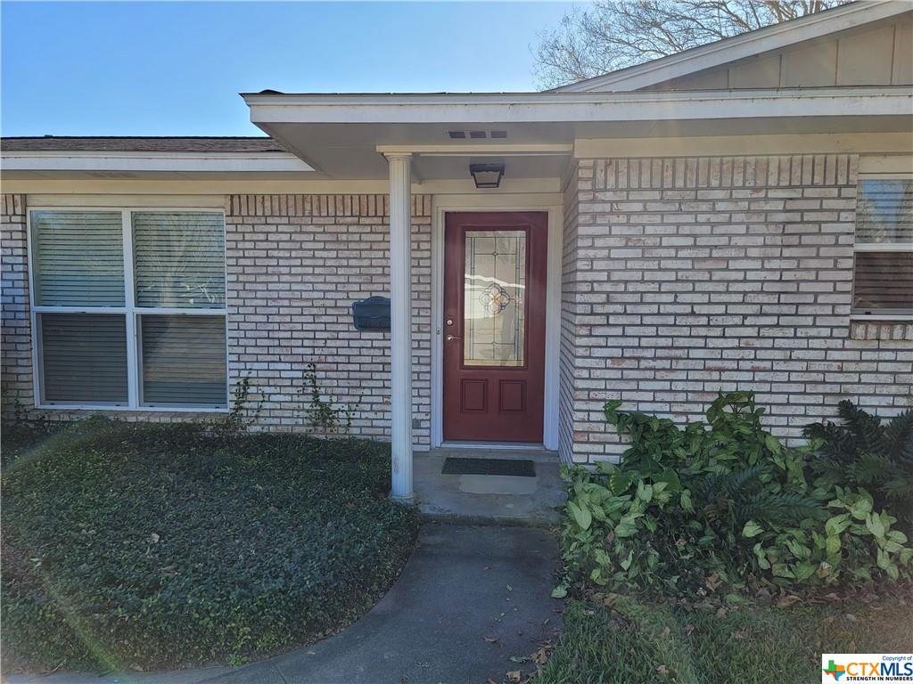 211 Avalon Drive Property Photo 1