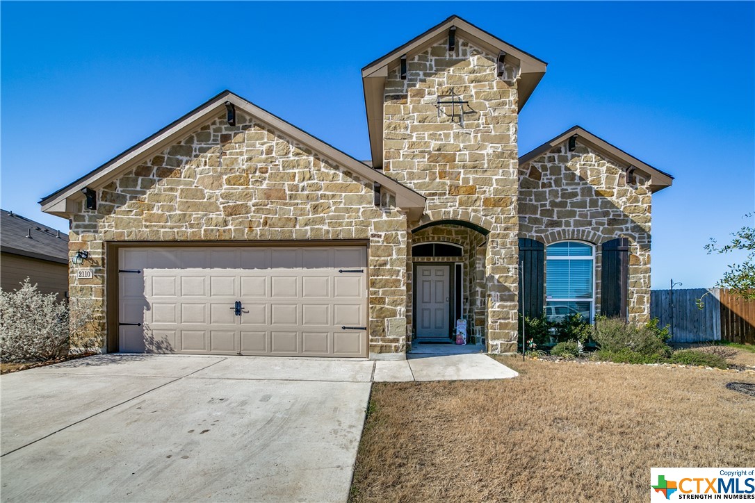 2110 Silver Maple Property Photo 1