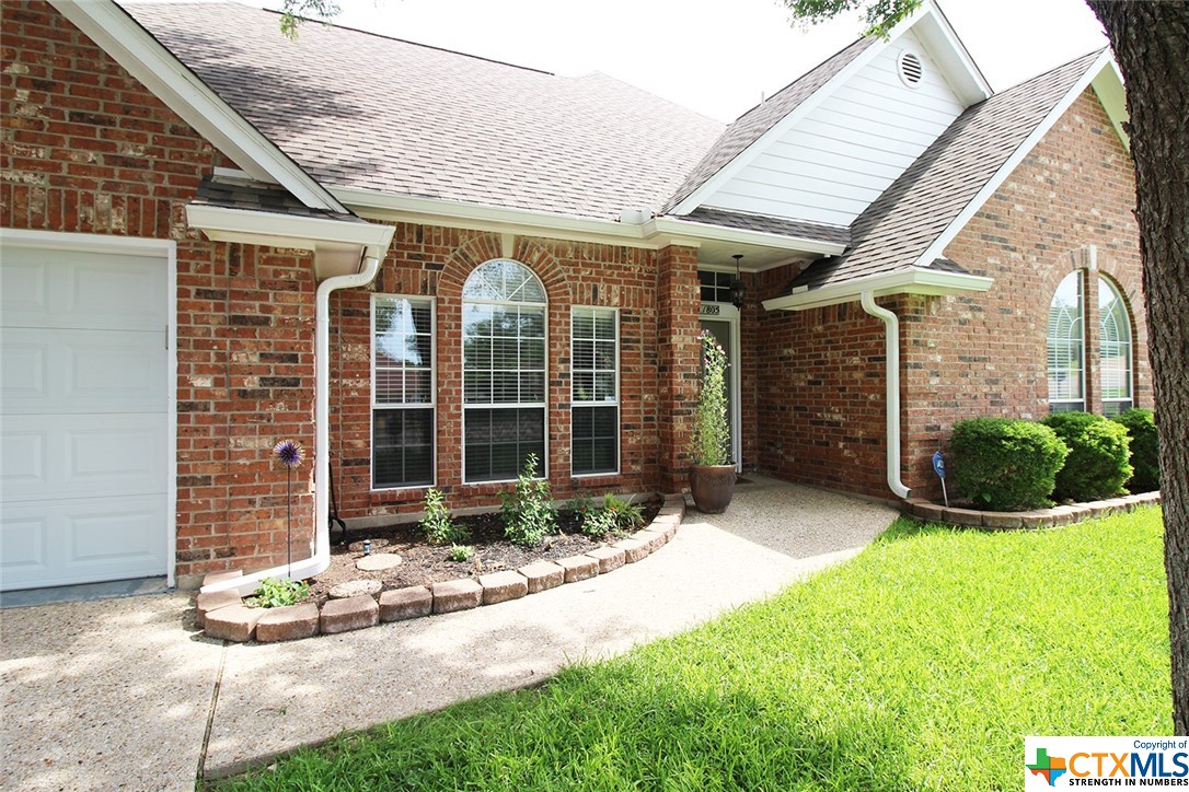 1805 Mountain View Court Property Photo 1