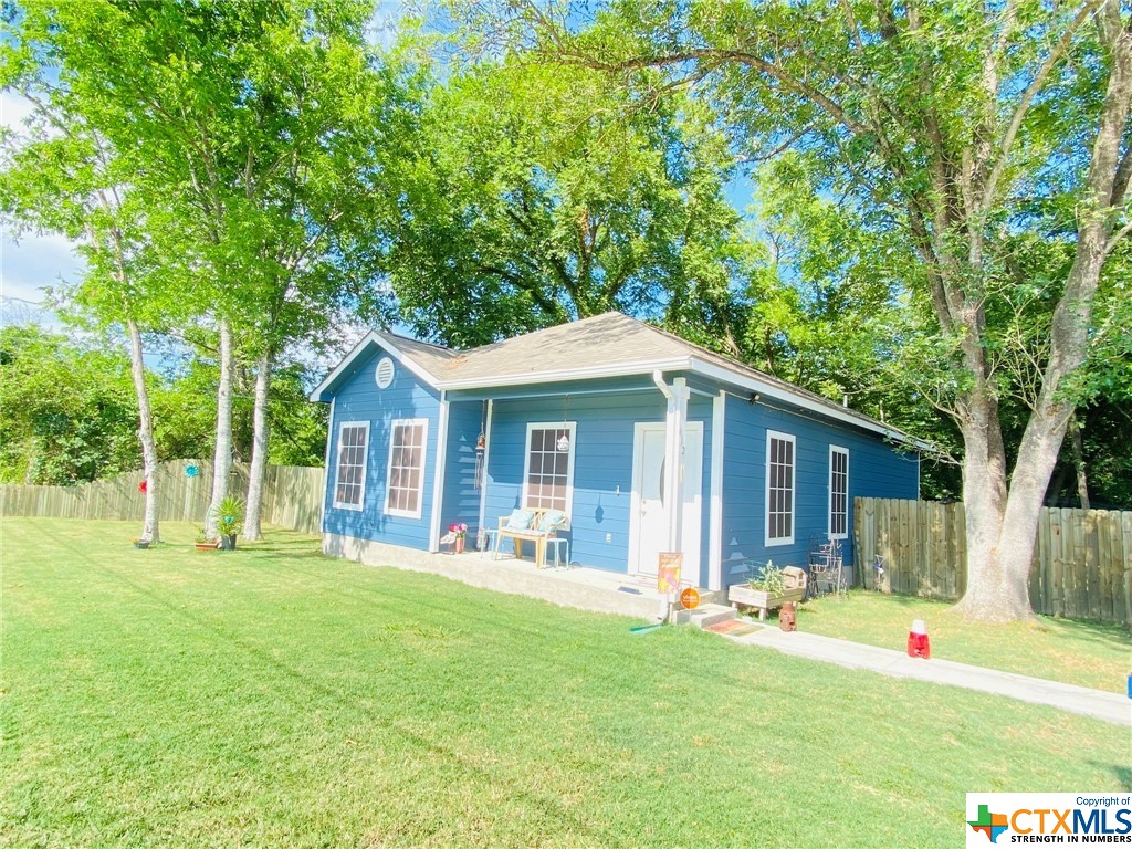 612 N Cedar Avenue Property Photo 1