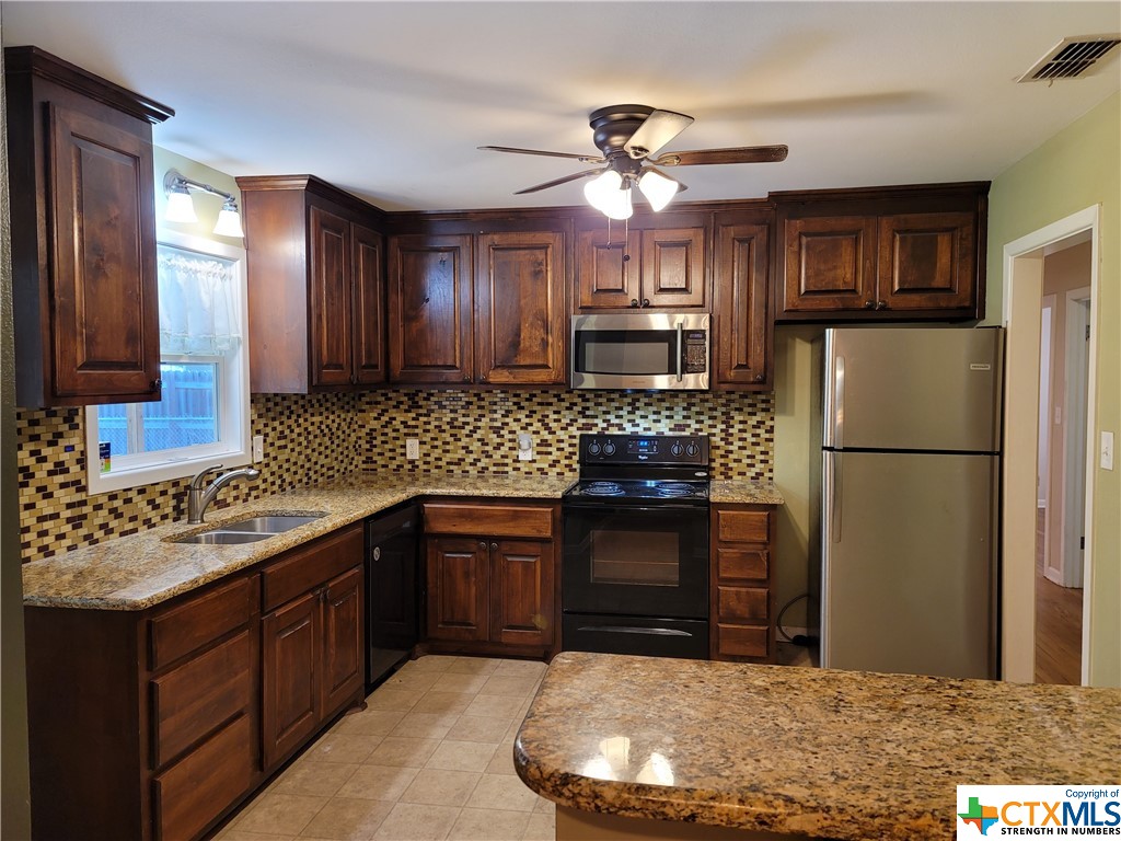 1706 E Poplar Avenue Property Photo 1