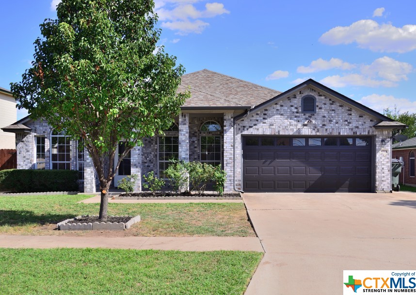 4504 Twin Oaks Circle Property Photo 1