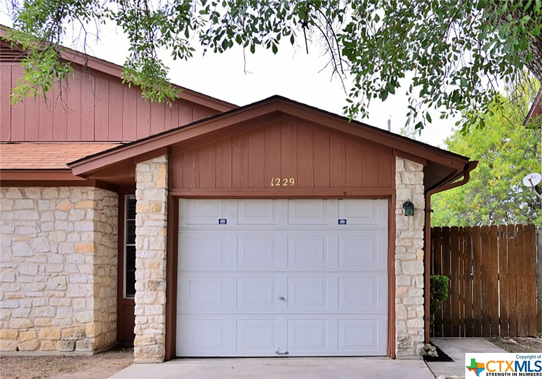 1229 Royal Crest Drive Property Photo 1