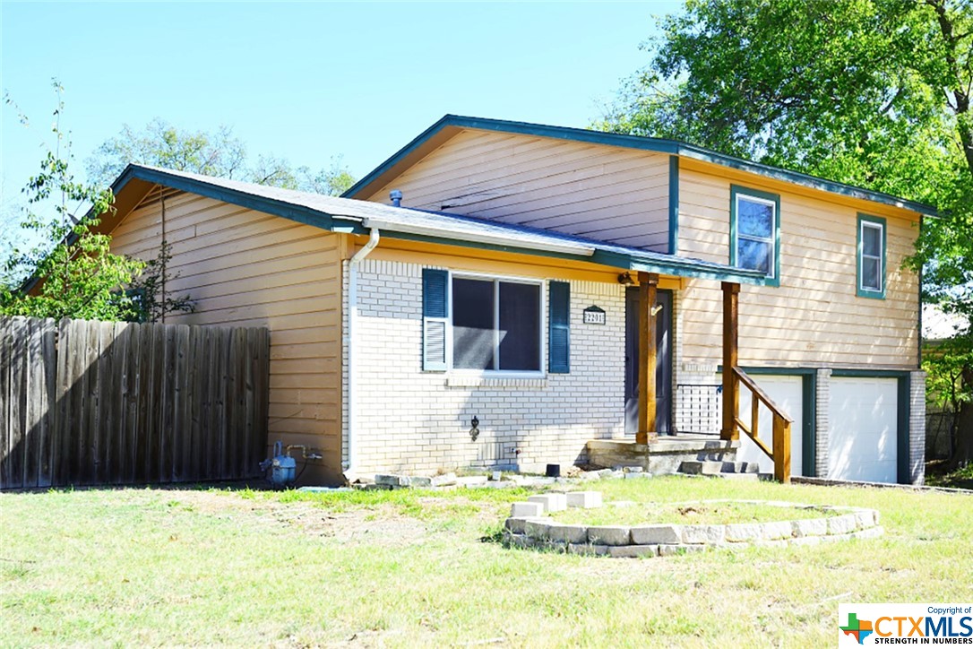 2201 Crescent Drive Property Photo 1