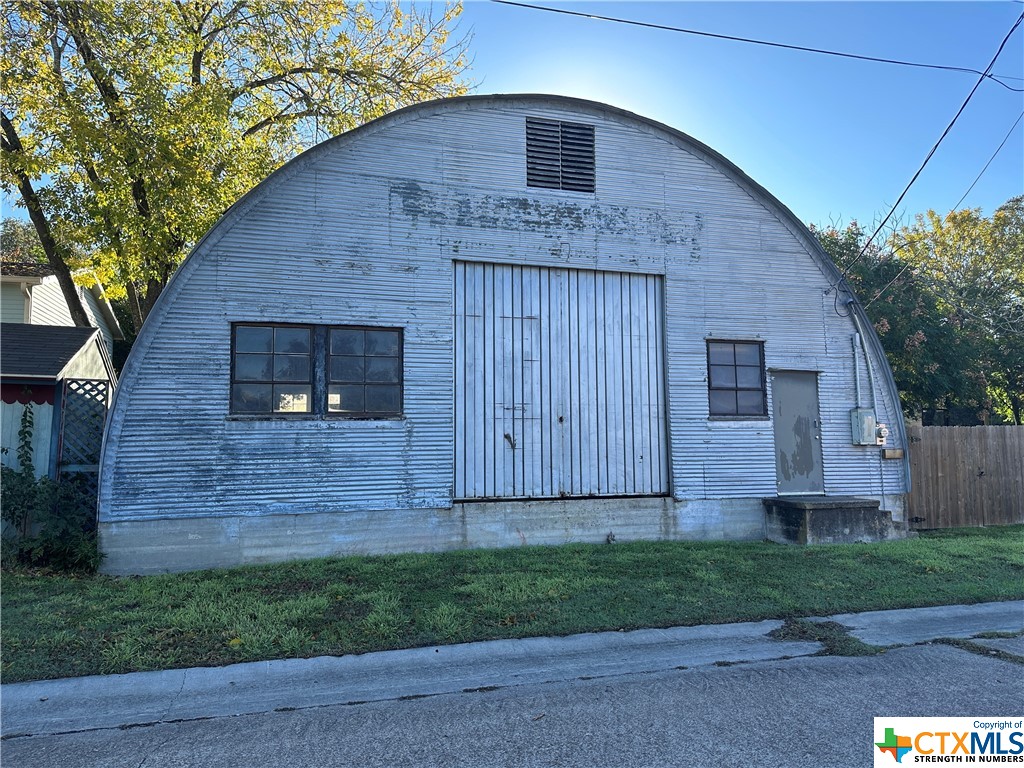 402 E Goodwin Avenue Property Photo 1