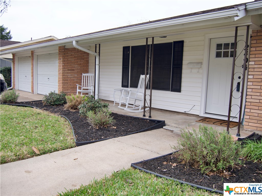 2404 E Locust Avenue Property Photo 1