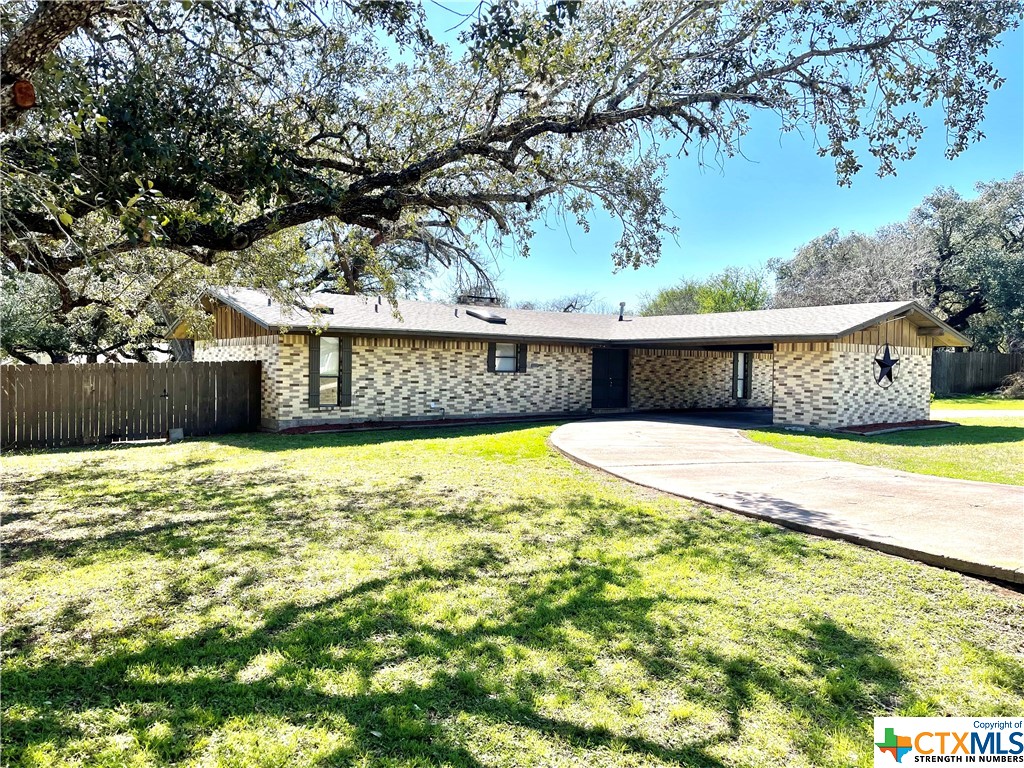 613 W Oak Street Property Photo 1