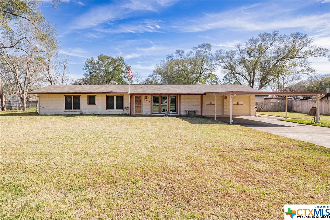 207 Angus Street Property Photo 1