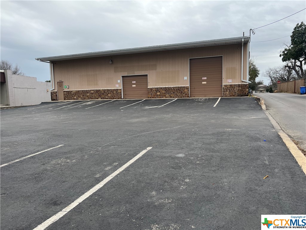 701 E Court Street Property Photo 1