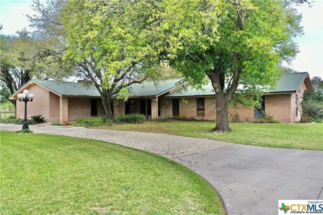 506 W Houston Street Property Photo 1