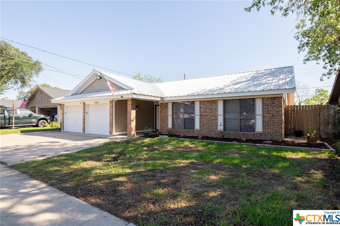 704 Taos Drive Property Photo 1