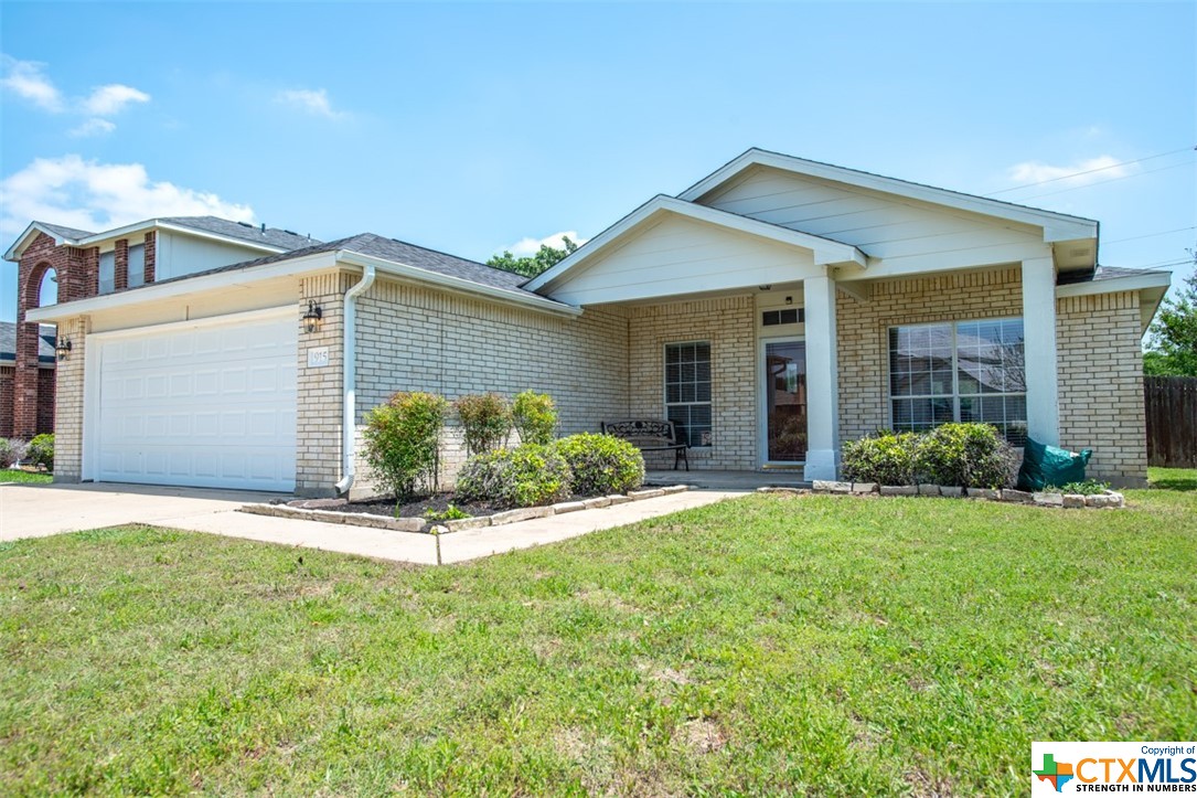 915 Mustang Trail Property Photo 1