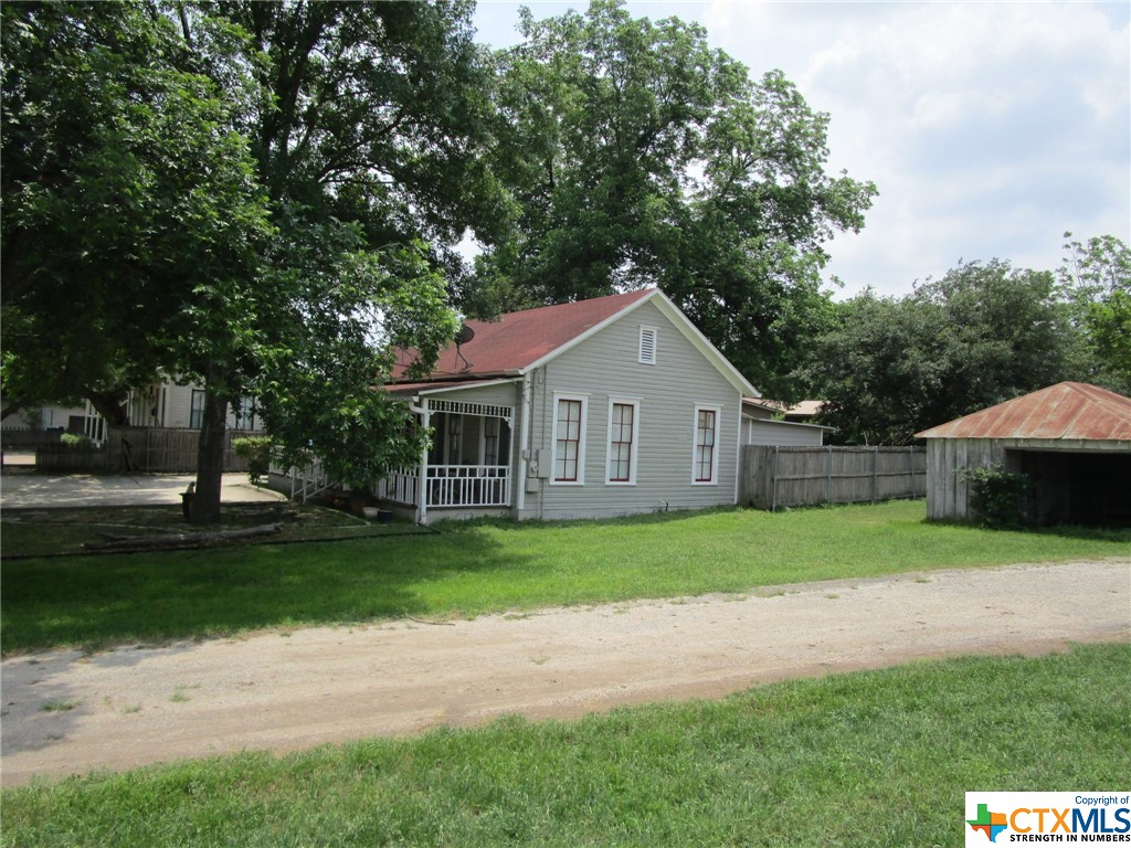840 S Castell Avenue Property Photo 9
