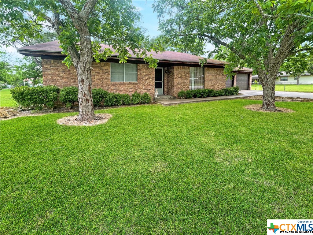 704 S Pecan Street Property Photo