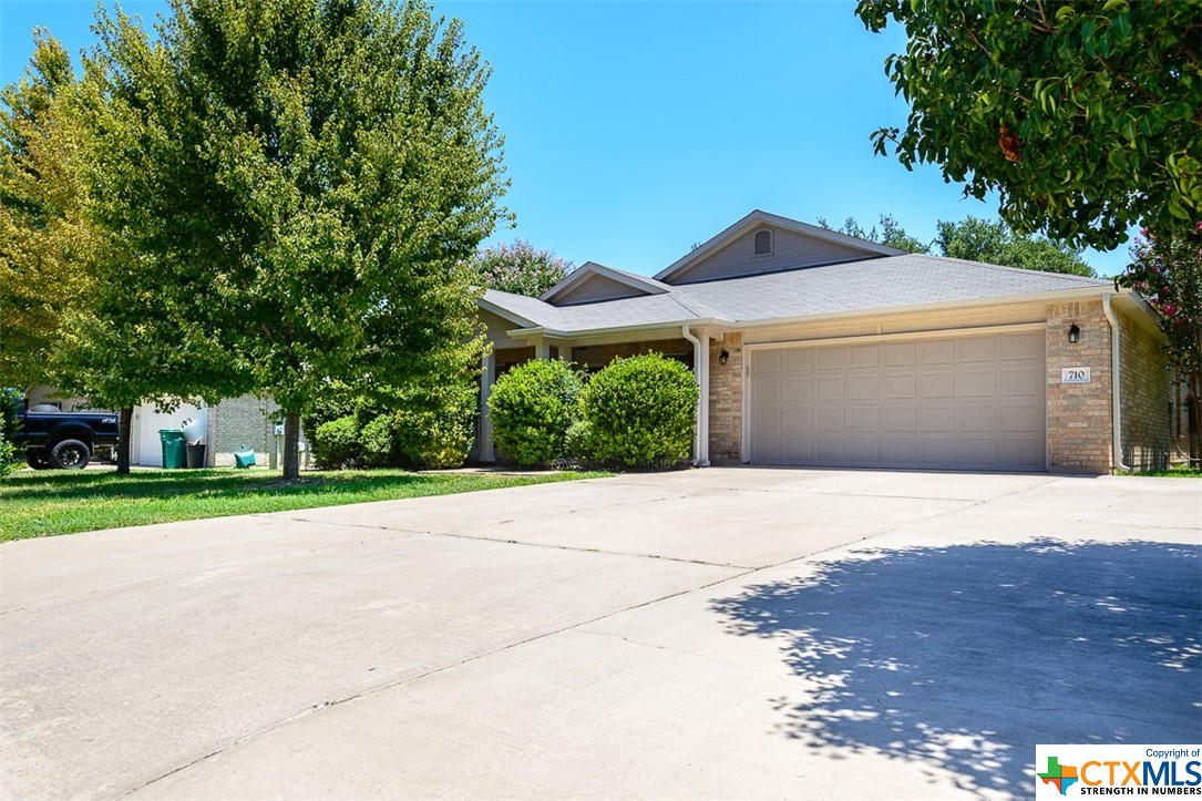 710 Cattail Circle Property Photo 1