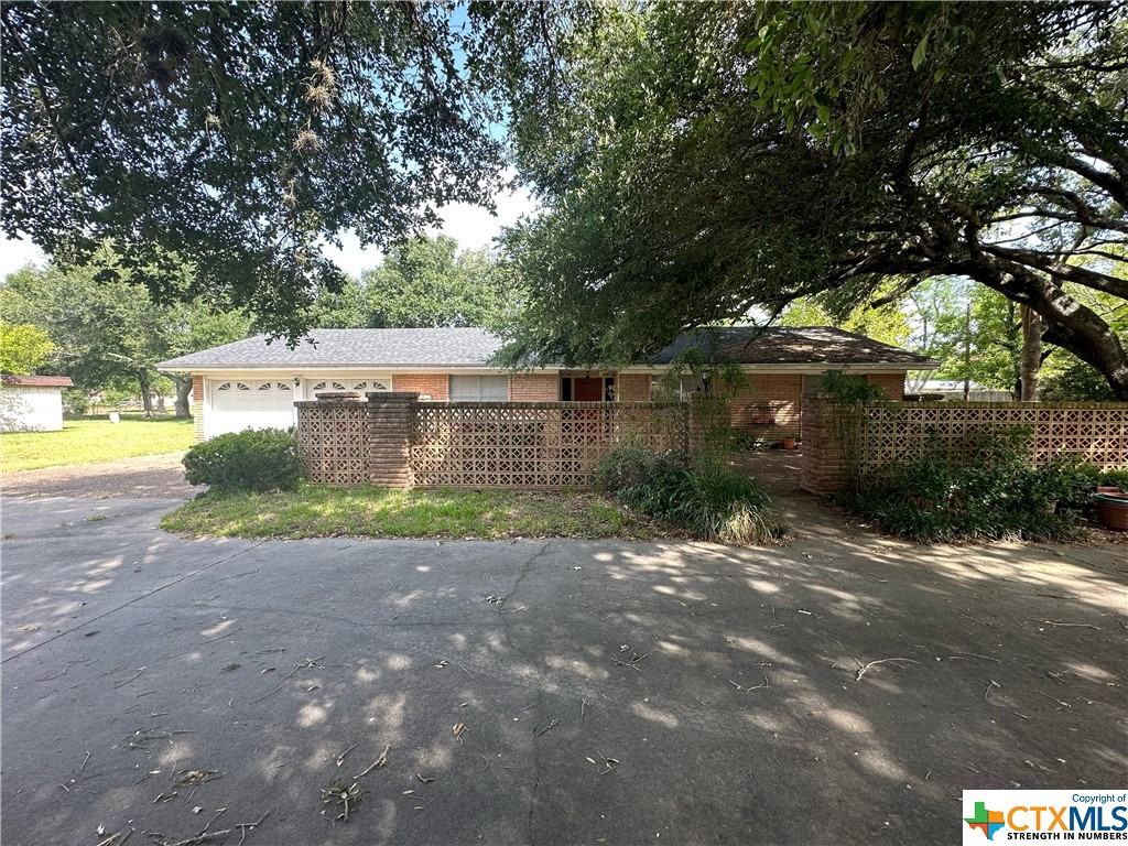 610 Blyth Property Photo 1