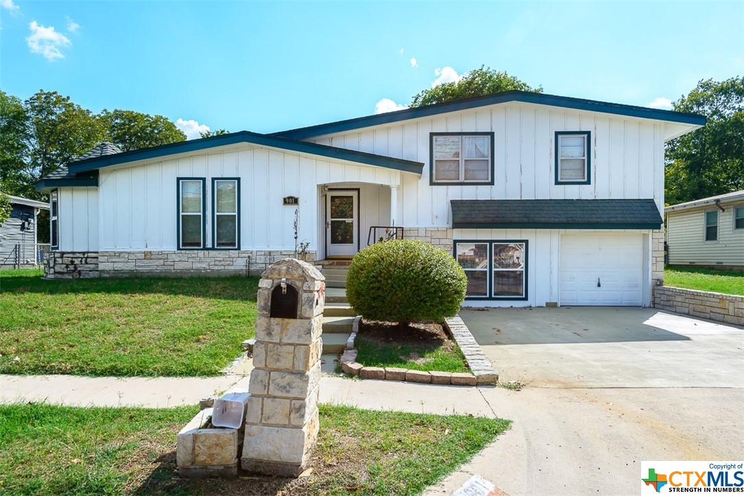 901 Cove Avenue Property Photo 1