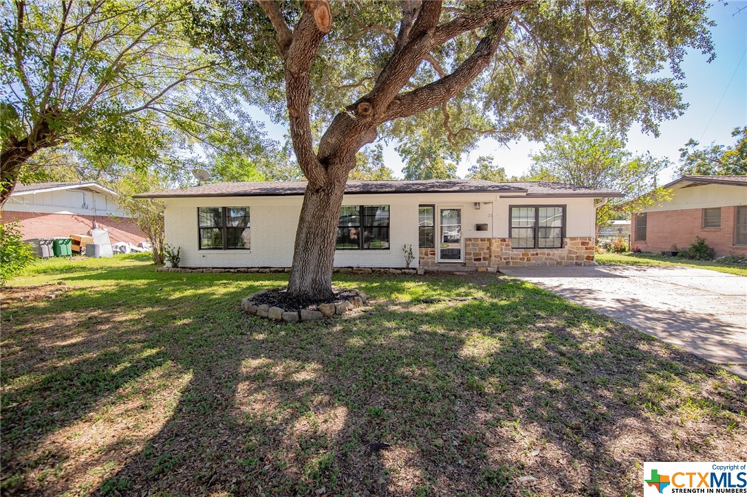 2107 E Anaqua Avenue Property Photo 1
