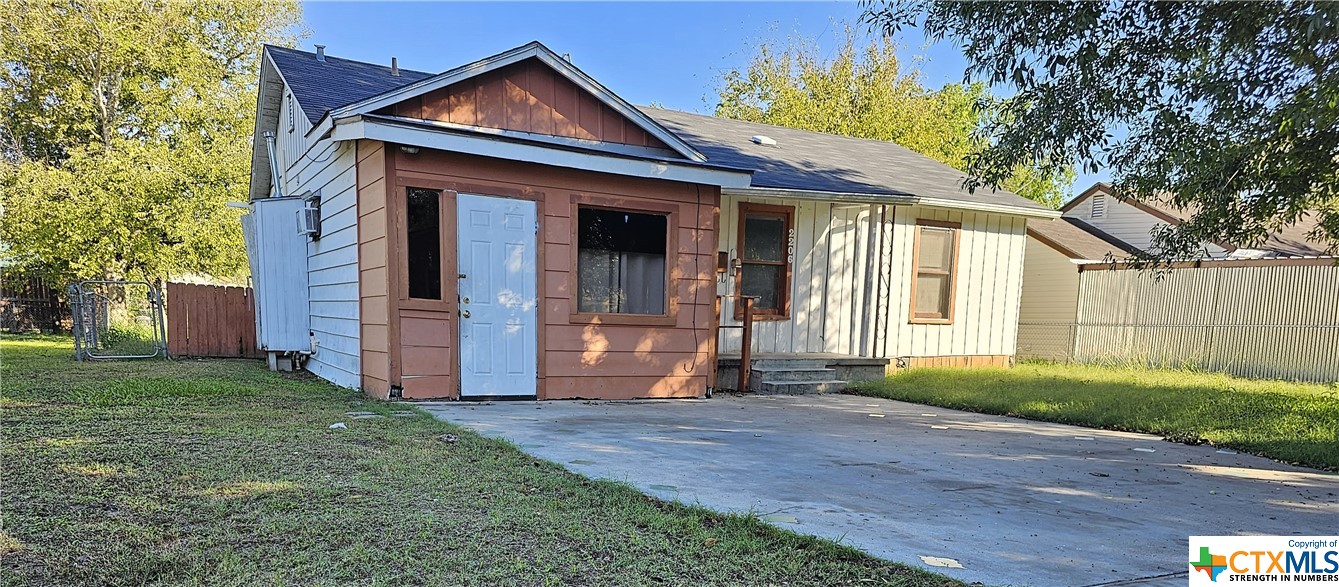 2206 E Brazos Street Property Photo