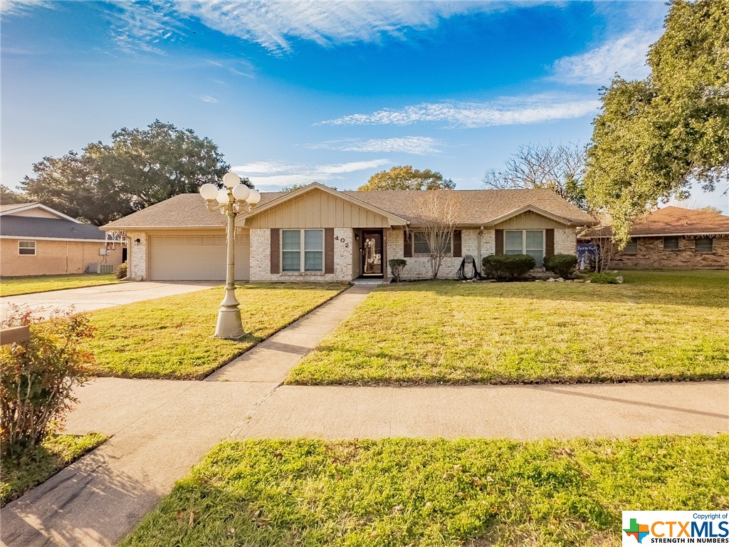 402 Yorkshire Lane Property Photo 1