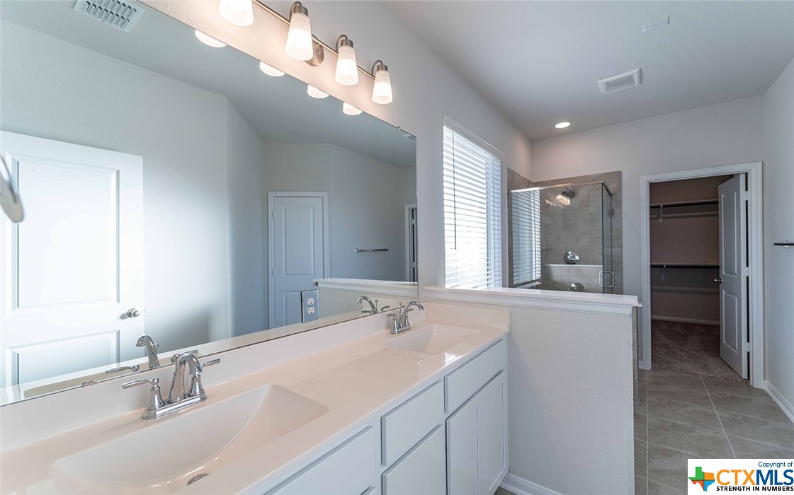 104 Avonlea Court Property Photo 8