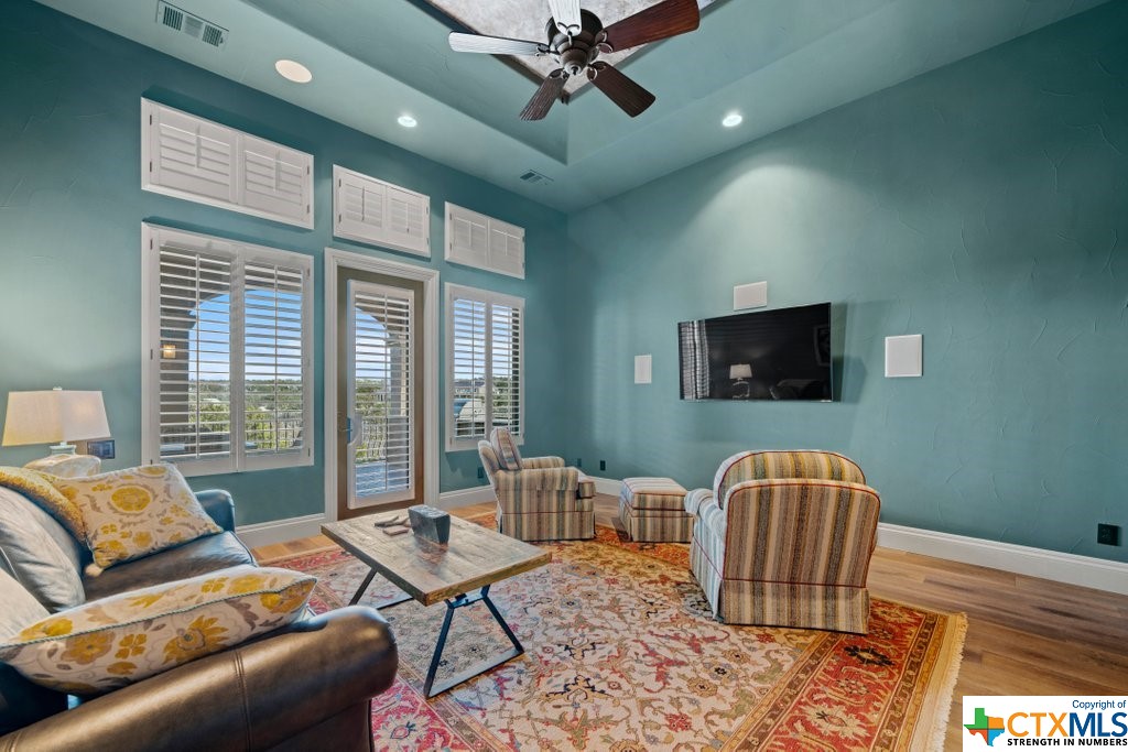 538 Oak Shores Drive Property Photo 23